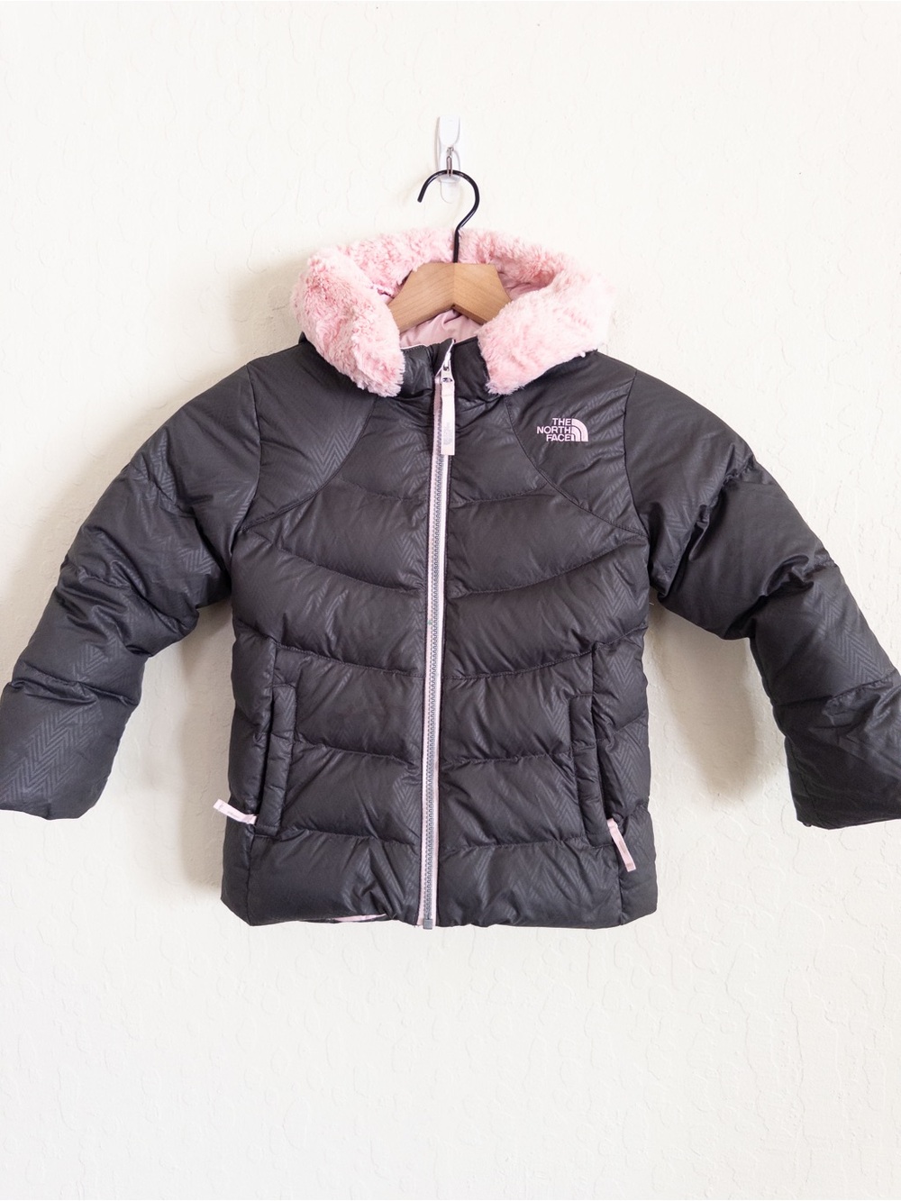The North Face Girls Goose Down Zip Front Hooded Puffer Jacket 5 Gray Pink